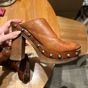 FREE PEOPLE LEATHER CLOGS
